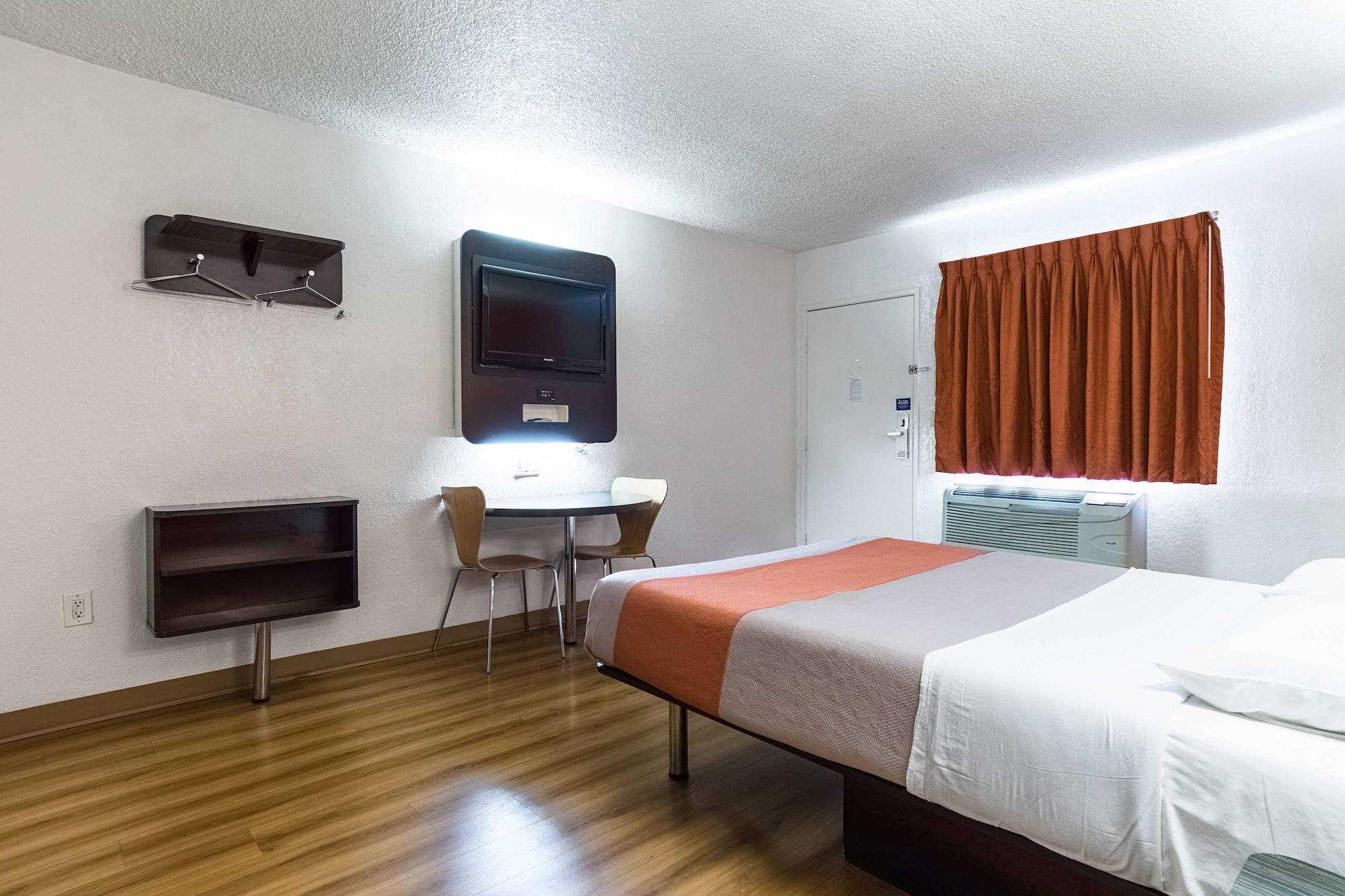 Hotel 6-long Beach, Ca - International
