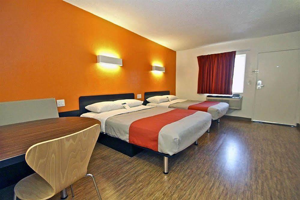Hotel 6-long Beach, Ca - International Long Beach